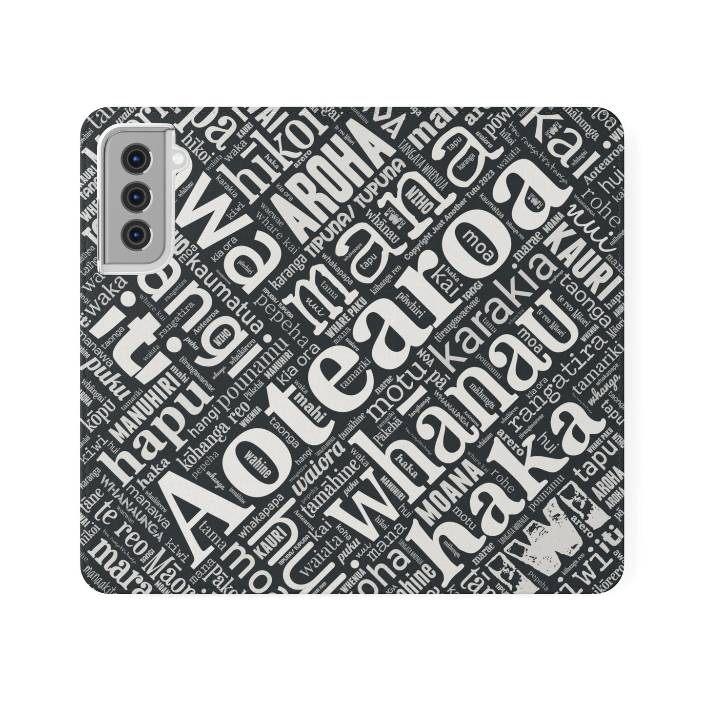 Black Māori Word Art Flip Cases